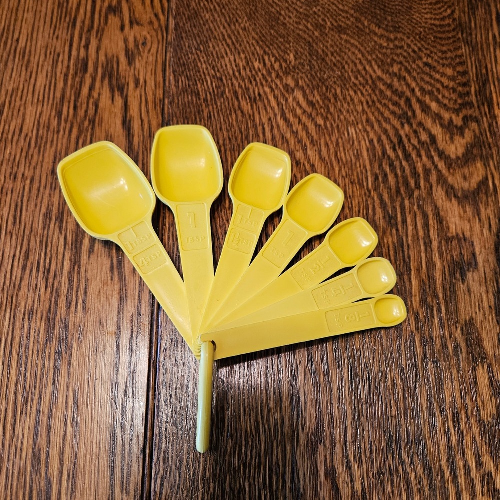 Vintage Tupperware Measuring Spoons Set of 7 Harvest Yellow D-Shape Retro